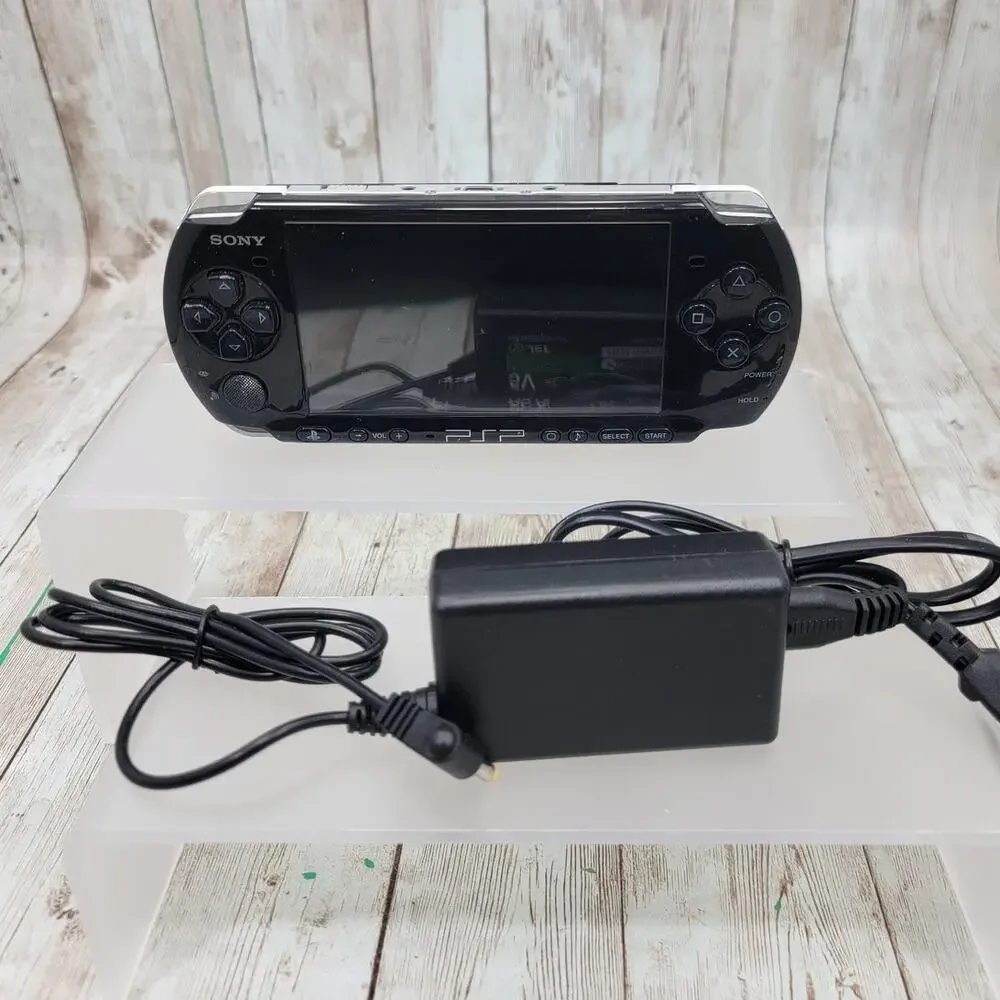 SONY PSP 3001 PlayStation Portable Black Console & Charger (For Parts or Repair)